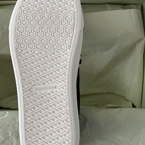 BURBERRY Low Top Sneaker (no longer available online or in store) - Picture 3 of 9
